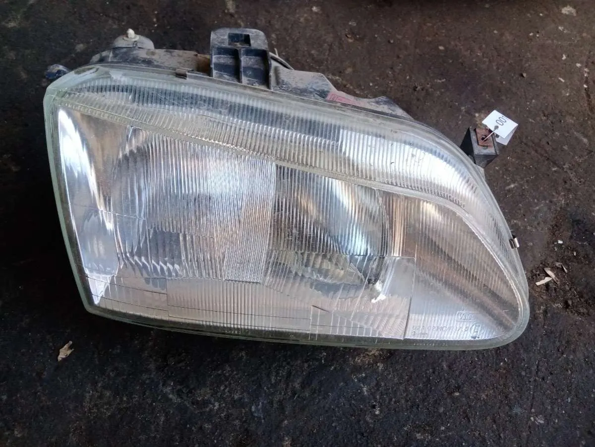 Фара передняя правая Renault Megane 1 поколение