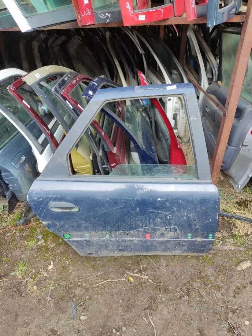 Дверь задняя правая Renault Safrane 1 поколение