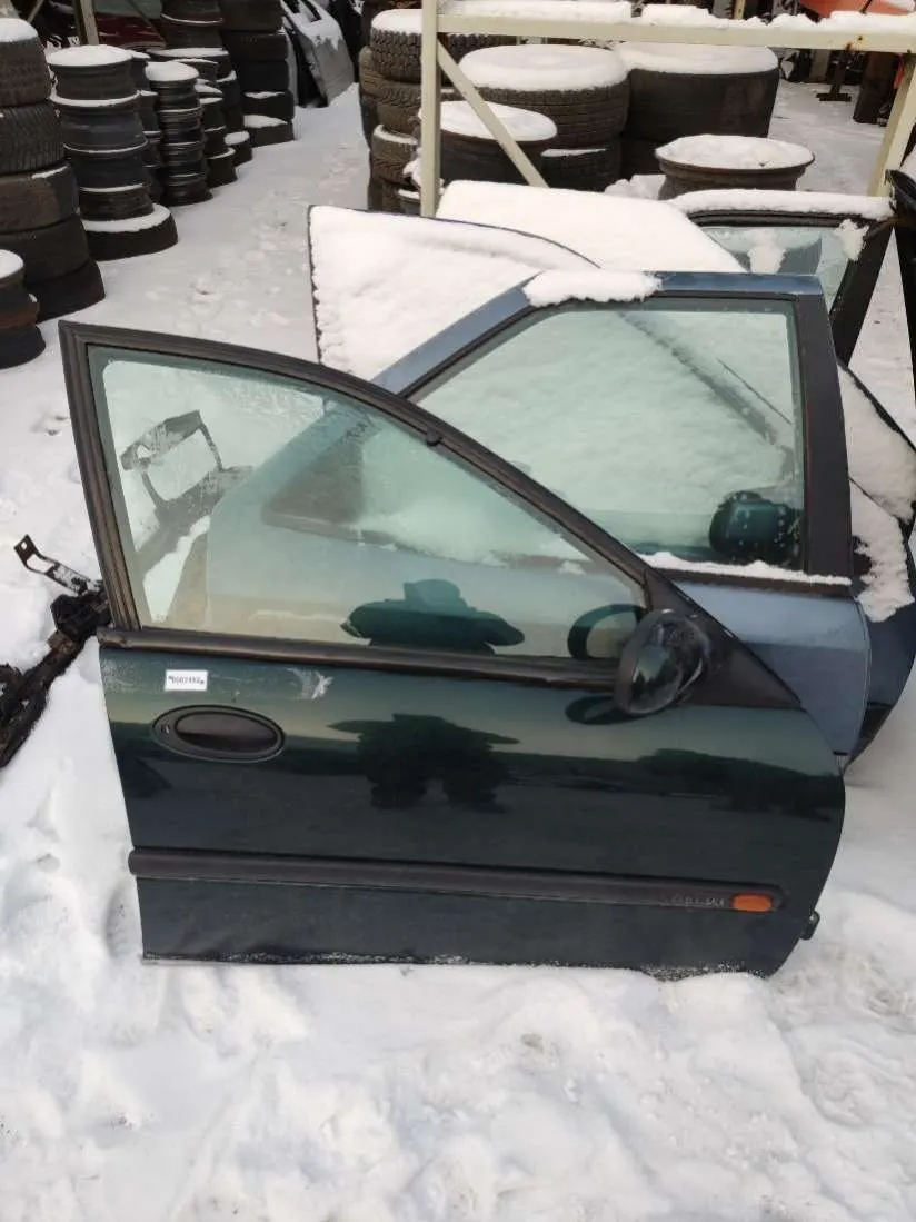 Дверь передняя правая Renault Laguna 1 поколение