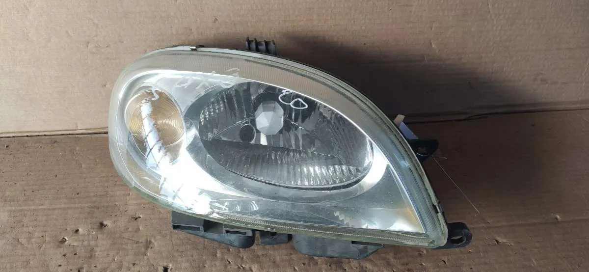 Фара передняя правая Citroen Saxo 2 поколение