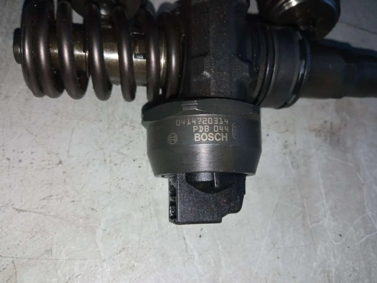 Форсунка бензиновая Volkswagen Polo 4 поколение 038130073BP — фото 2