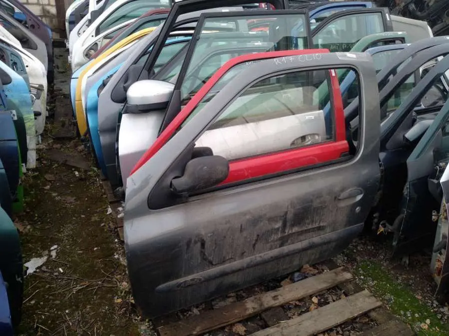 Дверь передняя левая Renault Clio 2 поколение