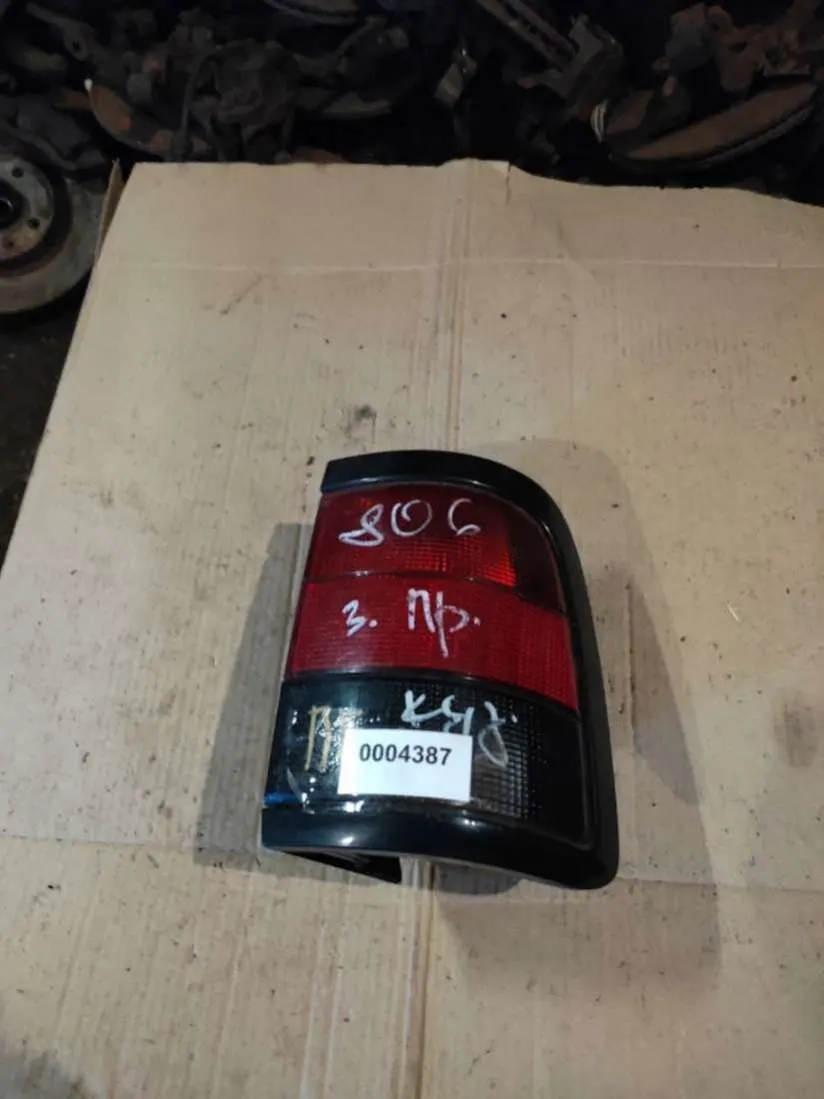Фонарь задний правый Peugeot 806 221
