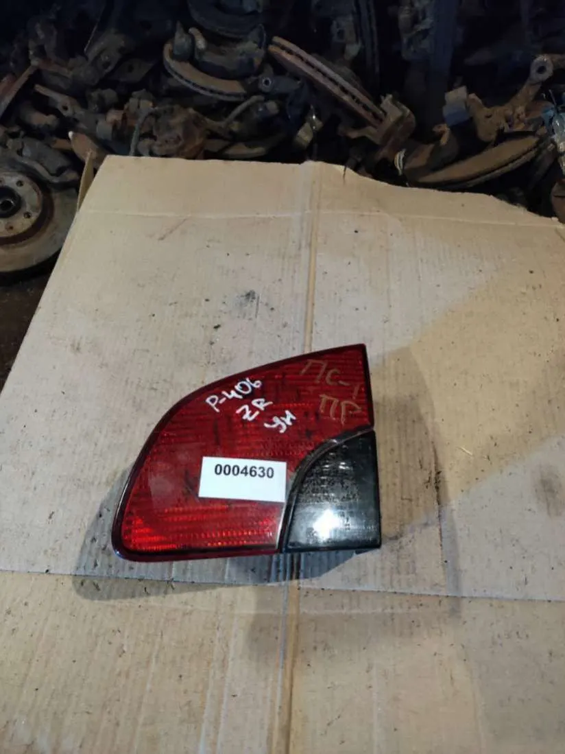 Фонарь крышки багажника правый Peugeot 406 1 поколение
