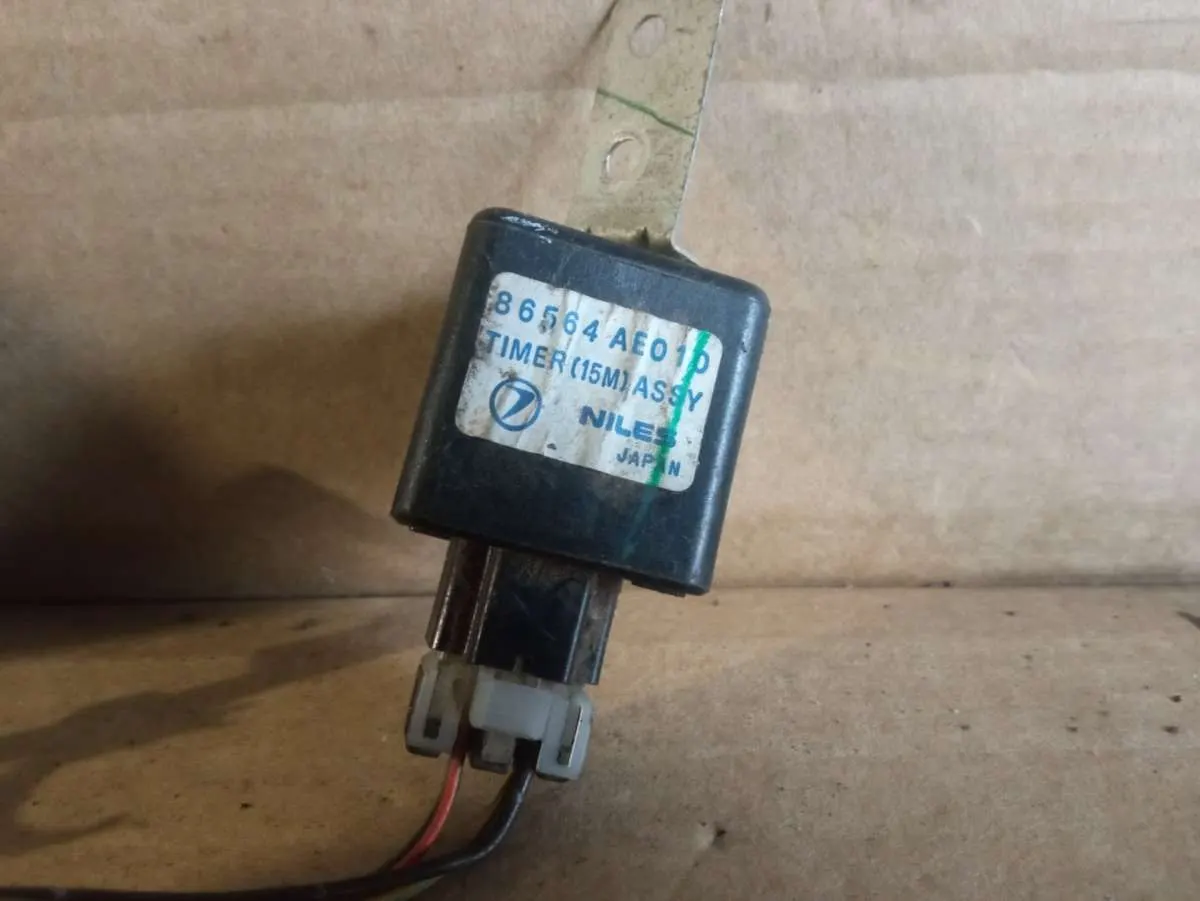 реле стеклоочистителей (дворников) Subaru Outback 2 поколение 86564AE010