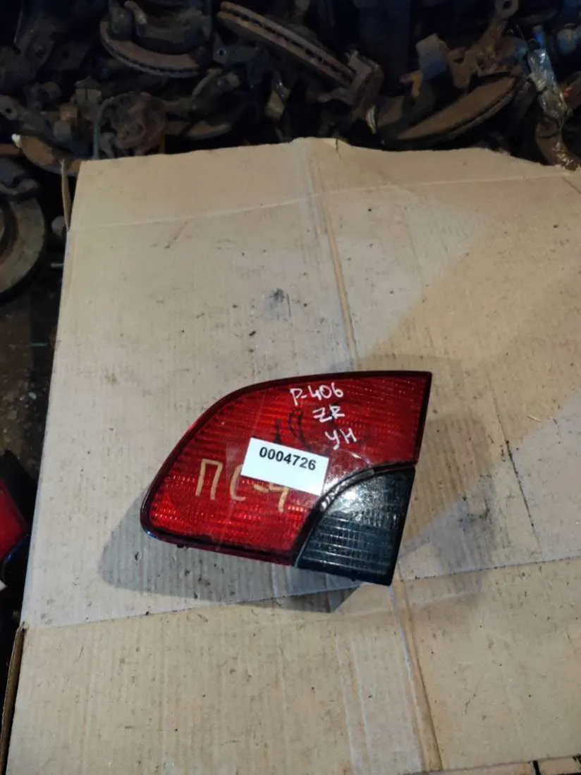 Фонарь крышки багажника правый Peugeot 406 1 поколение