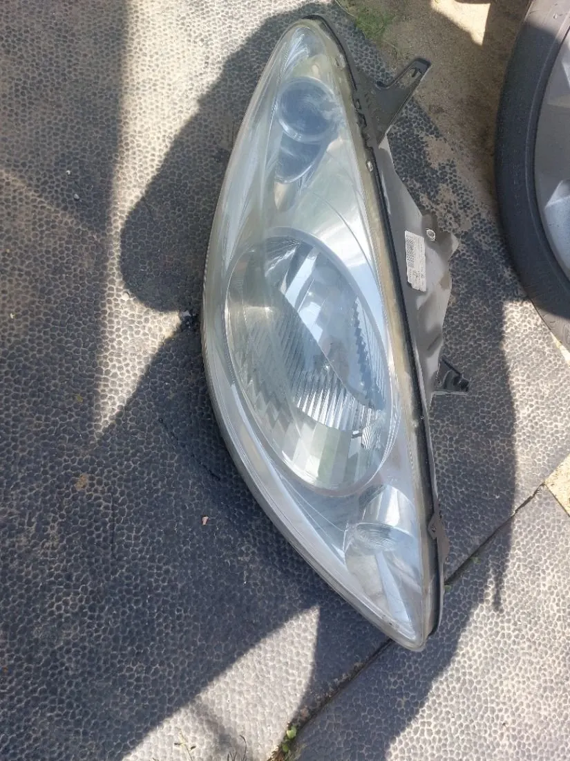 Фара передняя правая Peugeot 1007 1 поколение 9644997180/05