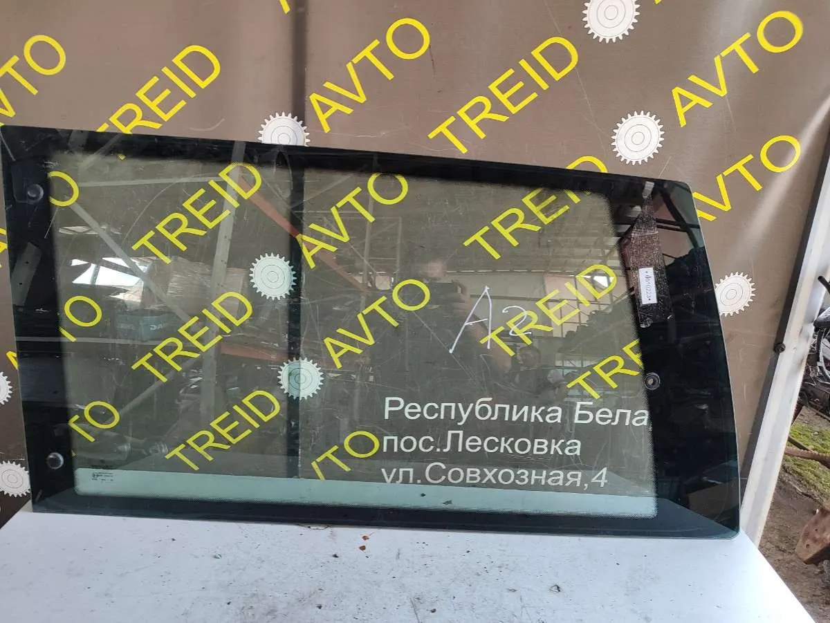 Стекло кузовное боковое левое Mercedes-Benz Vito W638