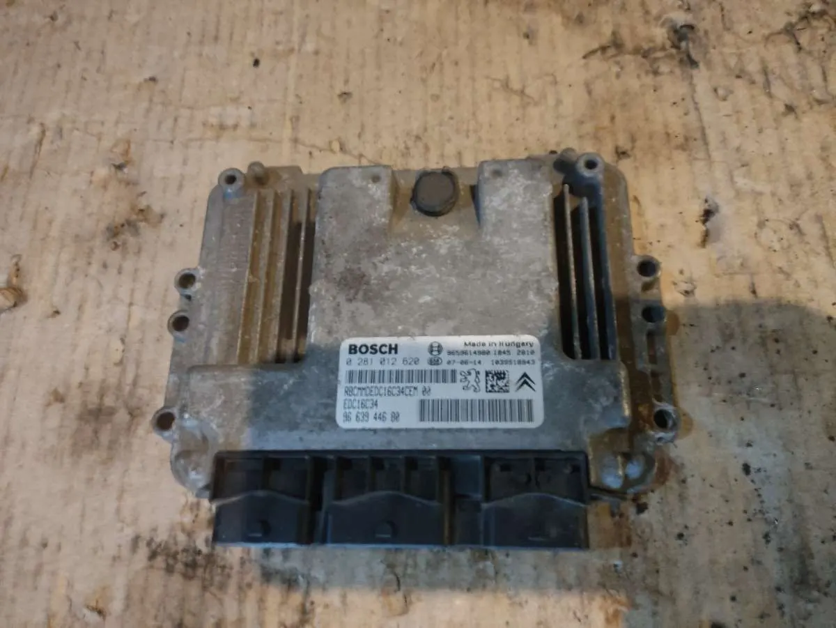 блок управления двигателем Peugeot Partner 1 поколение 9663944680