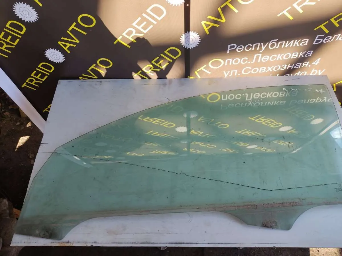 Стекло двери передней левой Peugeot 206 1 поколение