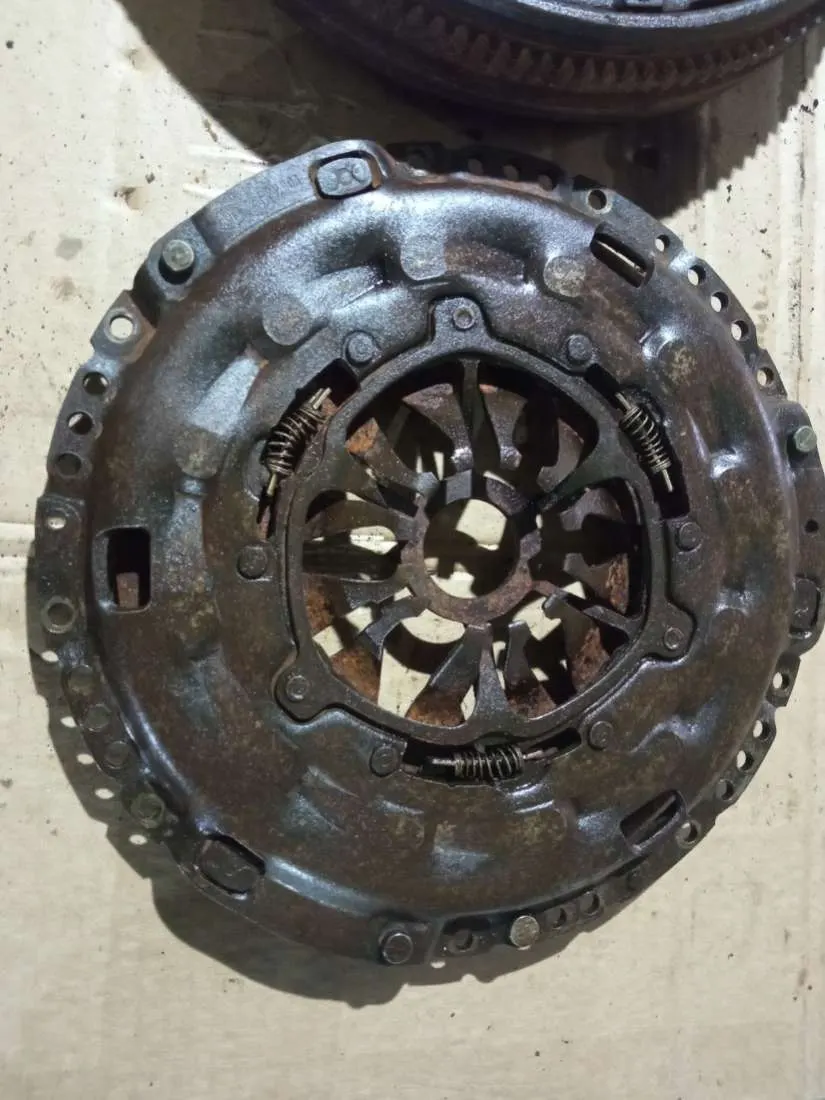 комплект сцепления LUK Volkswagen Jetta 5 поколение Артикул IMP-260602-06816