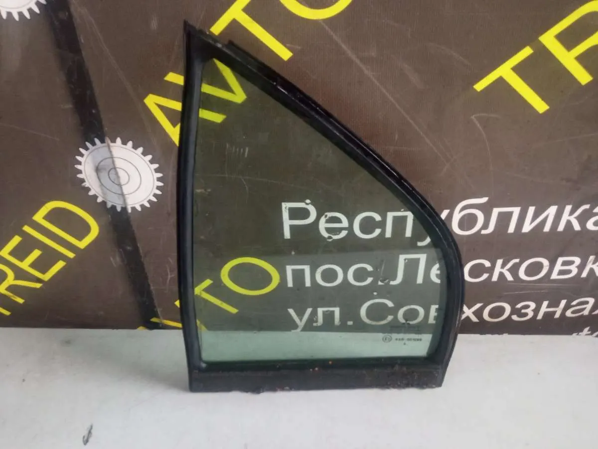 Стекло двери задней левой Mitsubishi Carisma 1 поколение