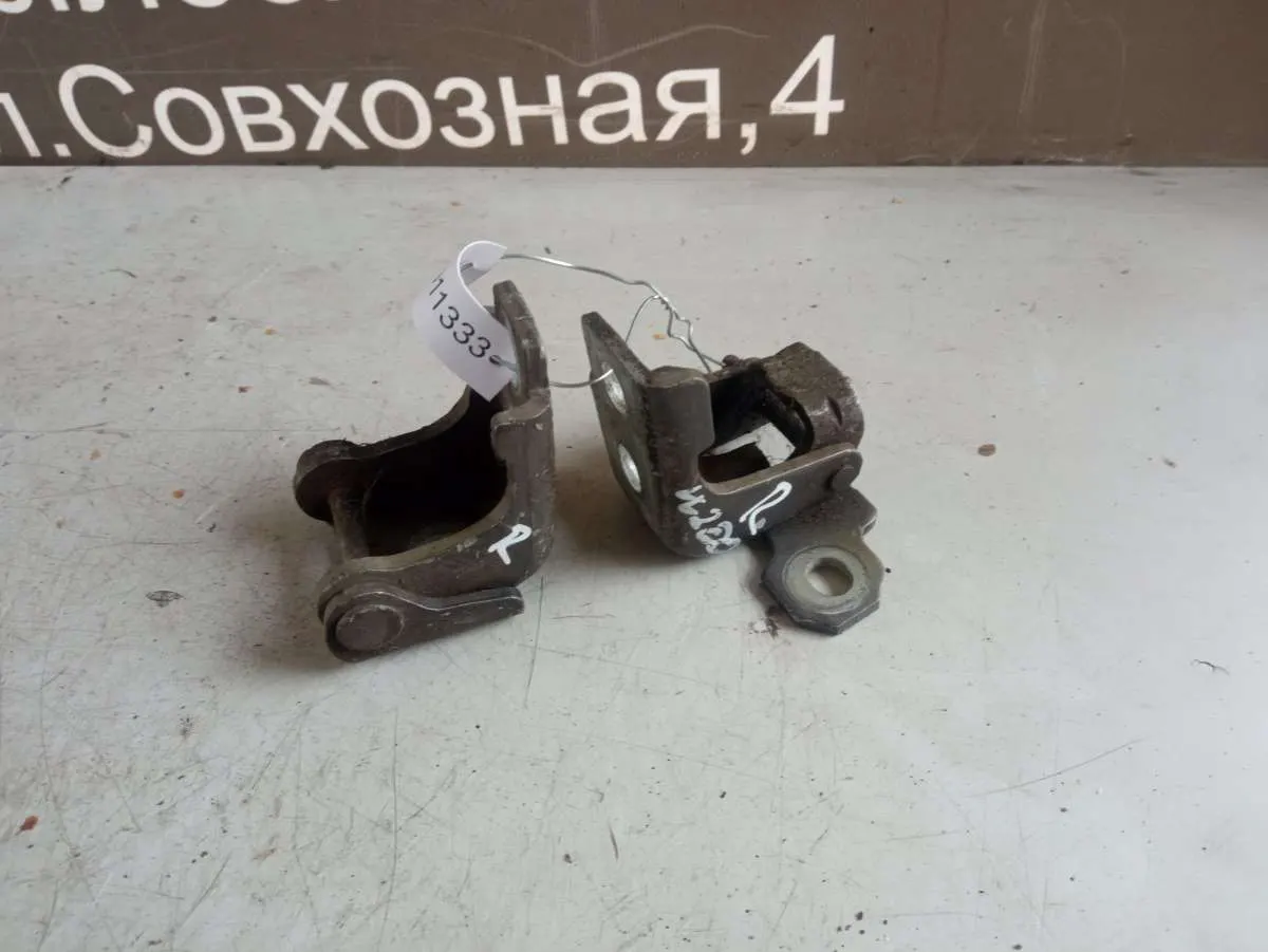 Петля двери задней правой Renault Scenic 3 поколение