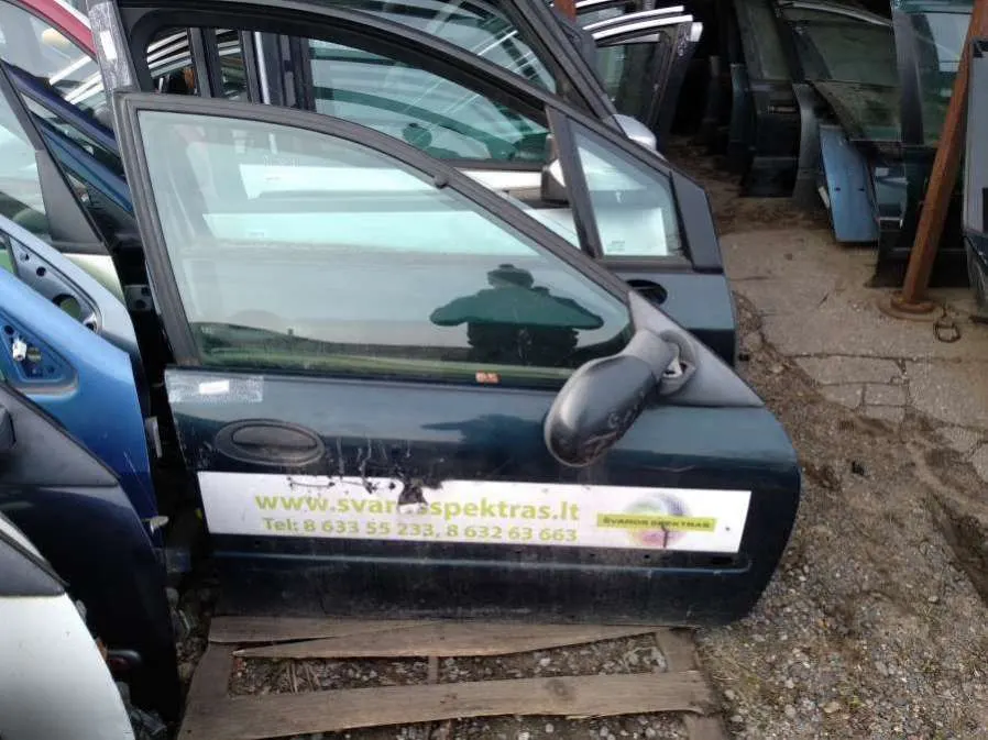 Дверь передняя правая Renault Laguna 1 поколение