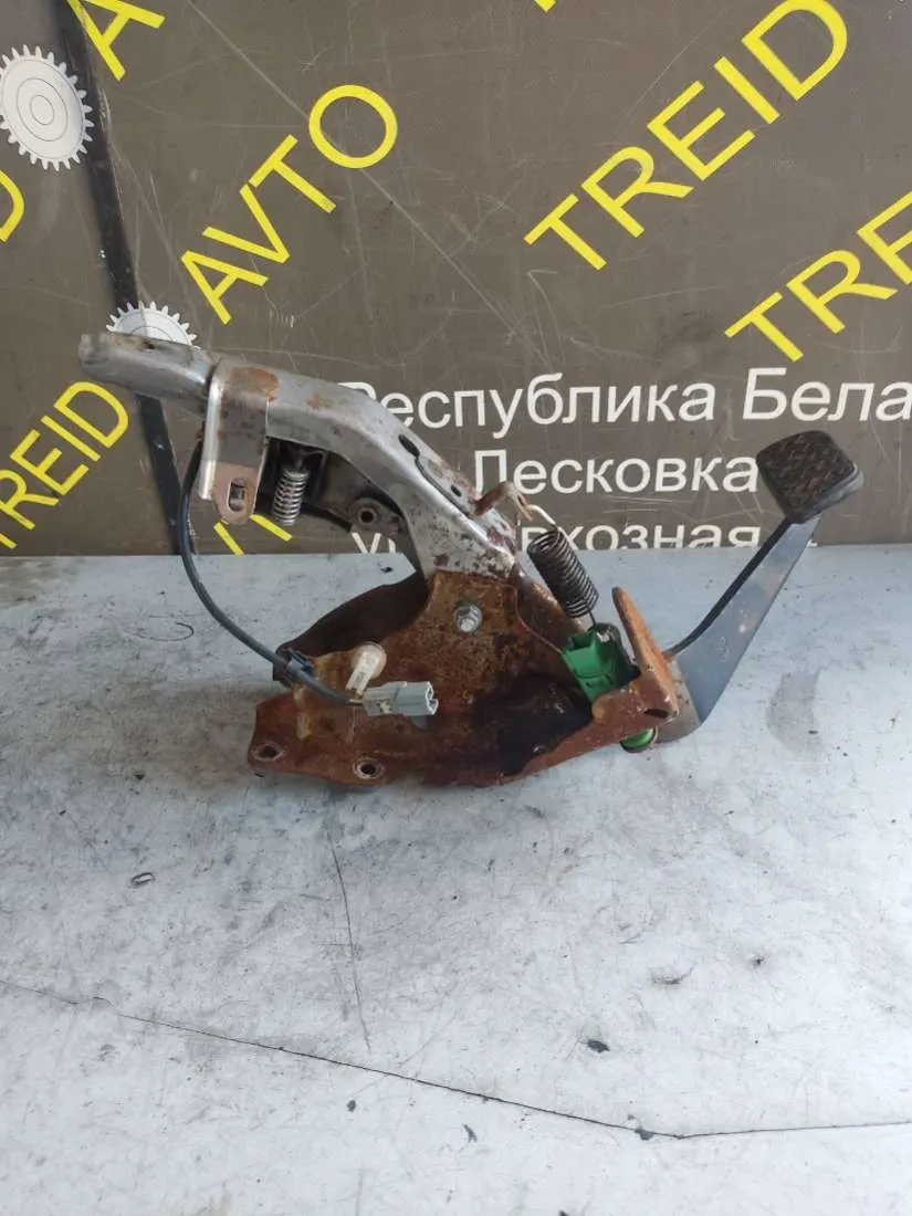 педаль тормоза Toyota Sienna 3 поколение Артикул IMP-260602-09985