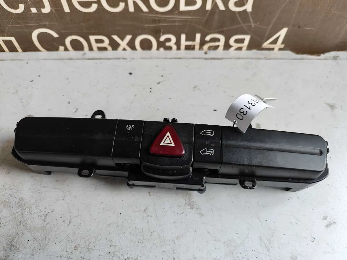 кнопка аварийной сигнализации Volkswagen Crafter
