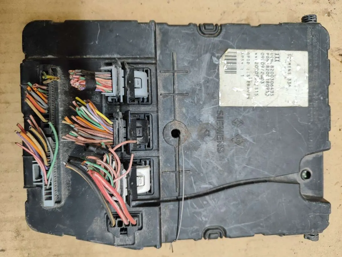 блок комфорта Renault Megane 2 поколение 8200306435
