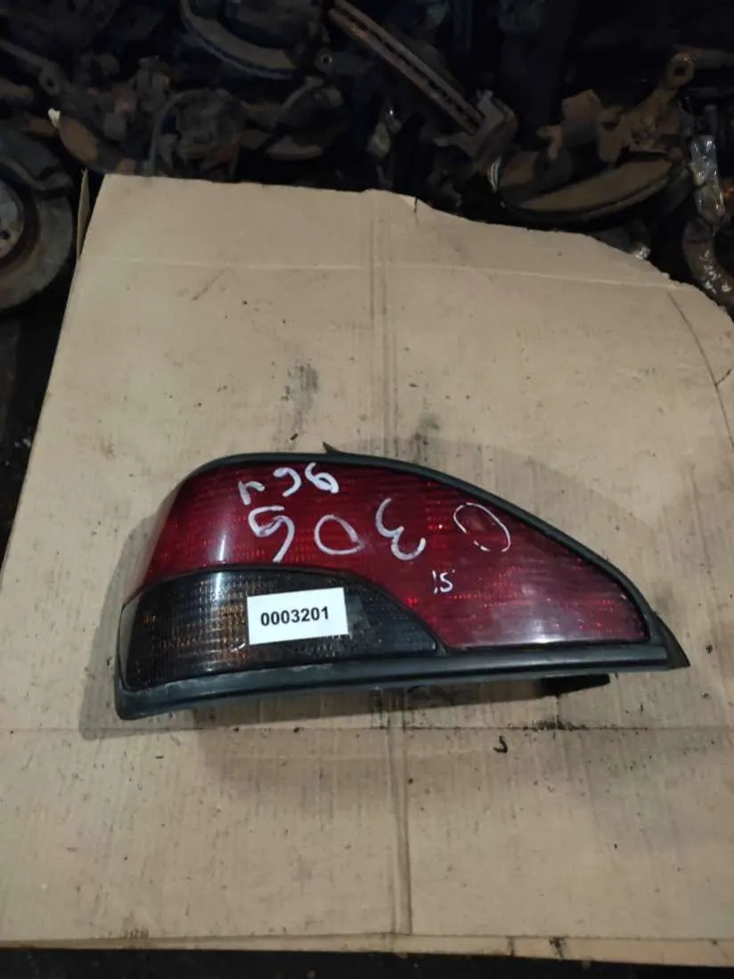 Фонарь задний левый Peugeot 306 1 поколение