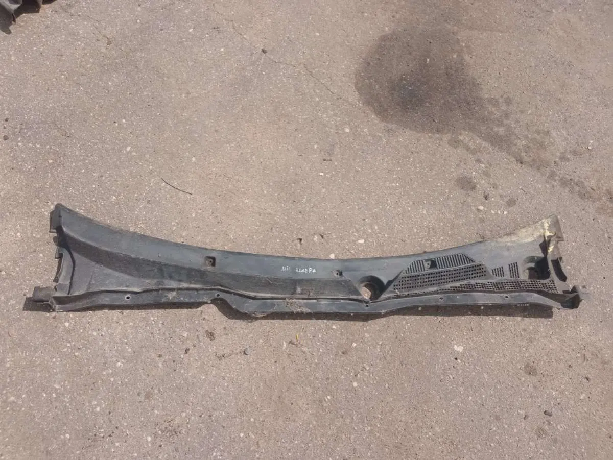 Решетка стеклоочистителя (Дождевик) Nissan Almera N16