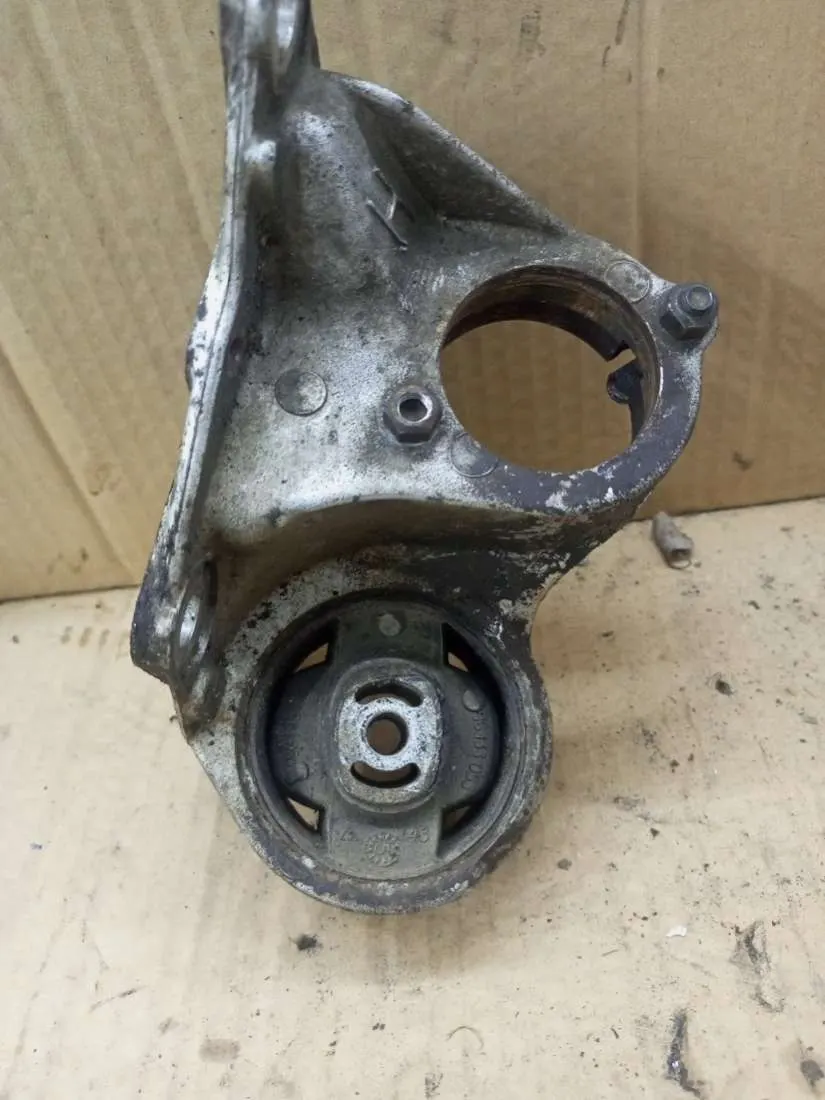 кронштейн полуоси Peugeot 806 221 14723370