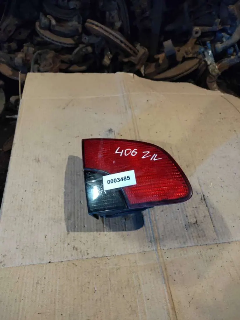 Фонарь крышки багажника левый Peugeot 406 1 поколение