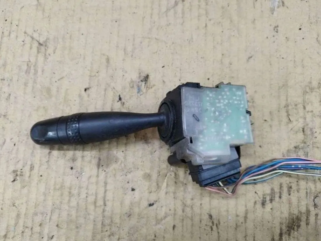 переключатель дворников Toyota Corolla E120 — фото 2