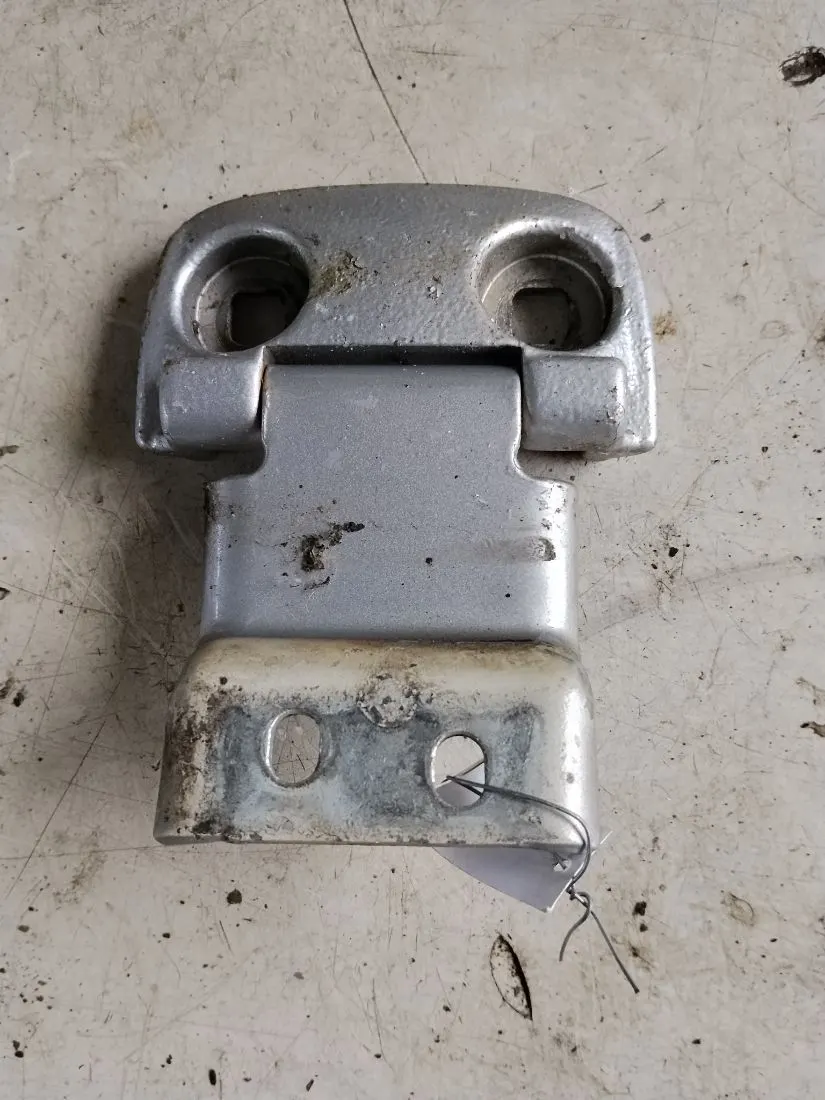 Петля двери задней правой Peugeot Boxer A048903