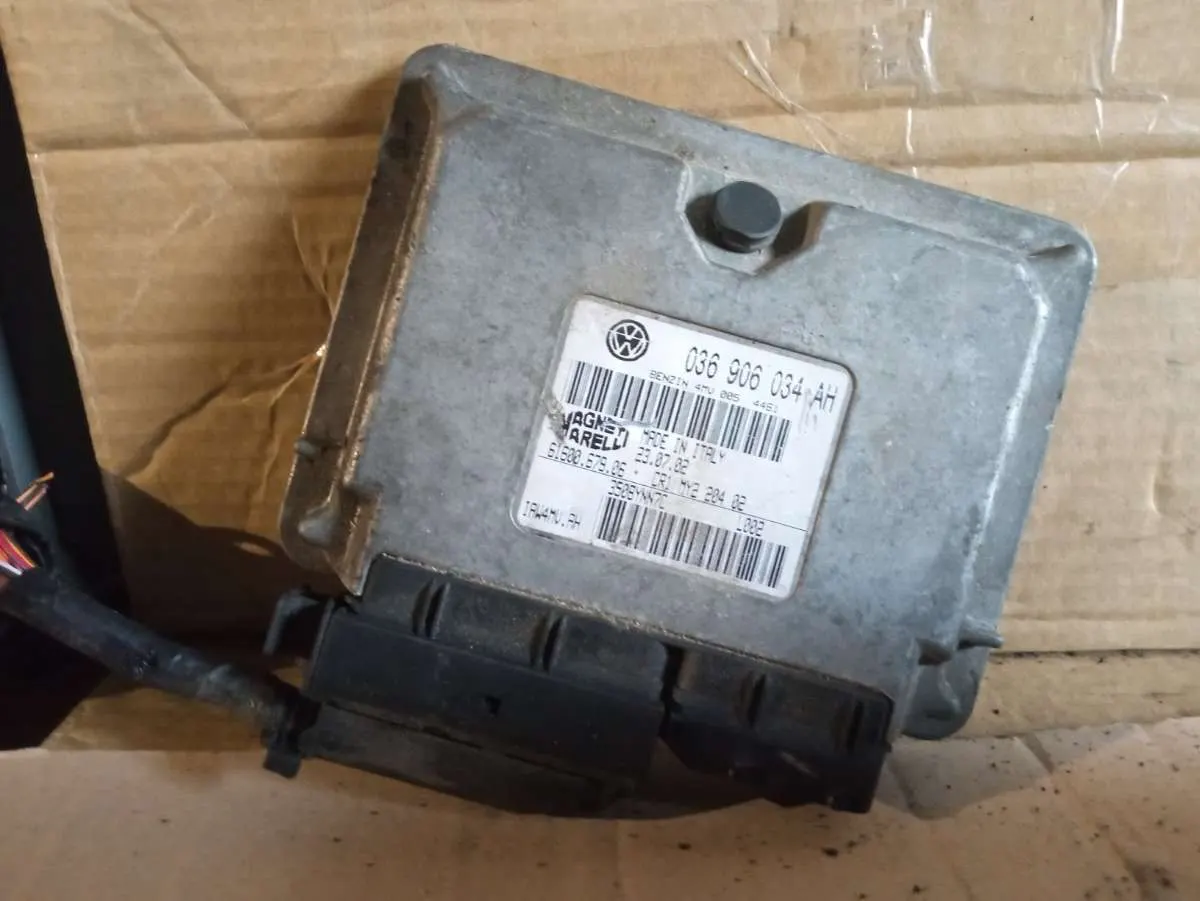блок управления двигателем SEAT Ibiza 3 поколение 036906034AH