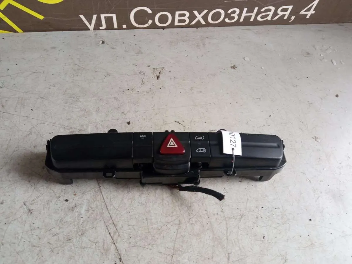 кнопка аварийной сигнализации Mercedes-Benz Sprinter