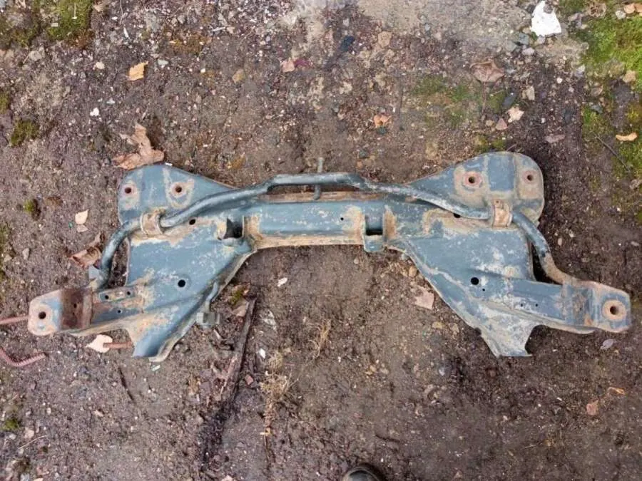 Балка подвески передняя (подрамник) Mitsubishi Carisma 1 поколение