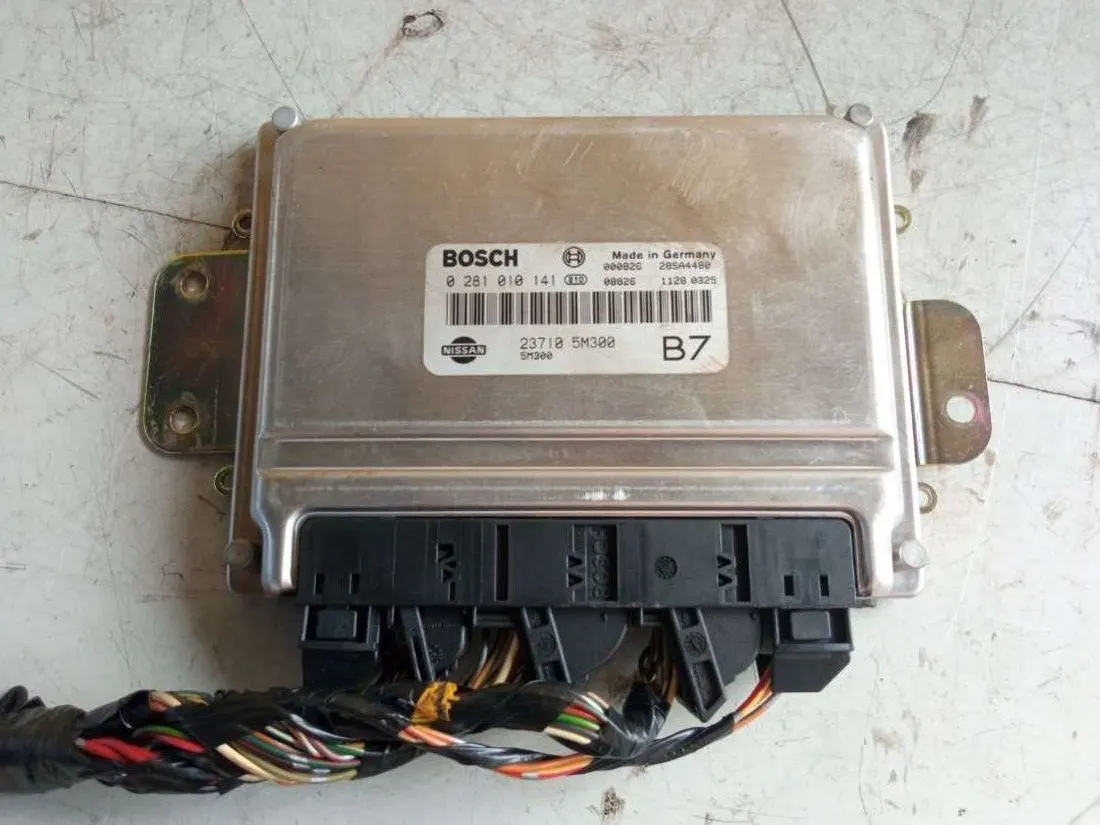 блок управления двигателем Nissan Almera 2 поколение (N16) 0281010141