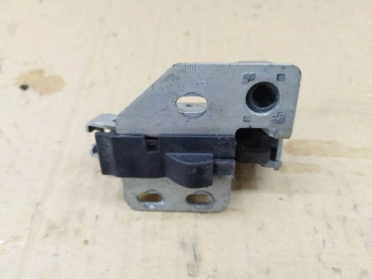 Замок распашной двери Mercedes-Benz Sprinter A9067401135