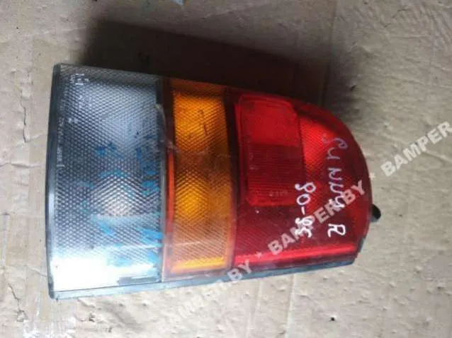 Фонарь задний правый Nissan Sunny B14