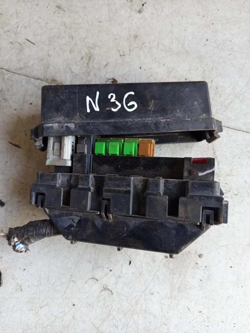 блок предохранителей Nissan Sunny Y10 — фото 3