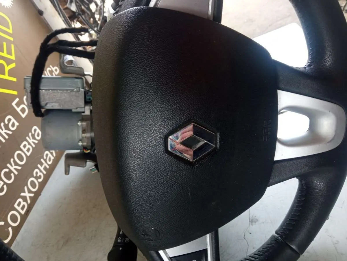 подушка безопасности водителя Renault Scenic 3 поколение