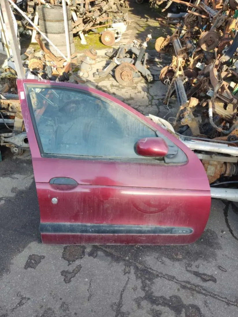 Дверь передняя правая Renault Megane 1 поколение