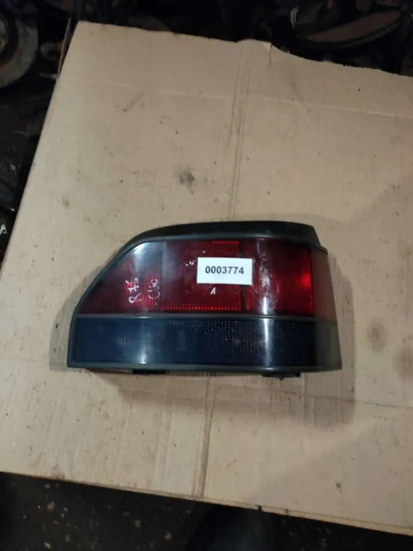 Фонарь задний правый Renault Clio 1 поколение