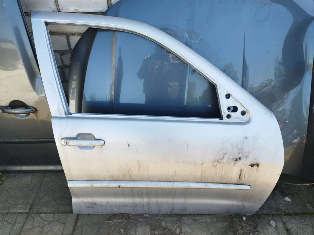 Дверь передняя правая Volkswagen Polo 3 поколение