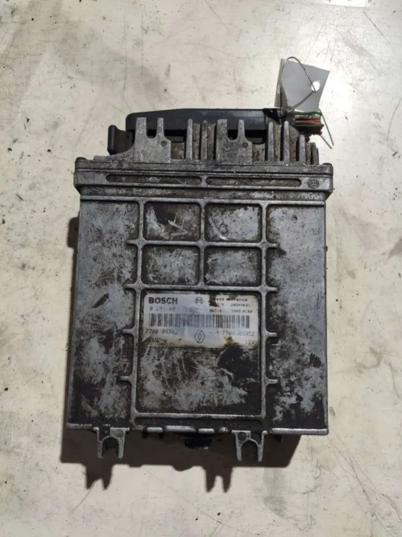 блок управления двигателем Renault Laguna 1 поколение 7700108382