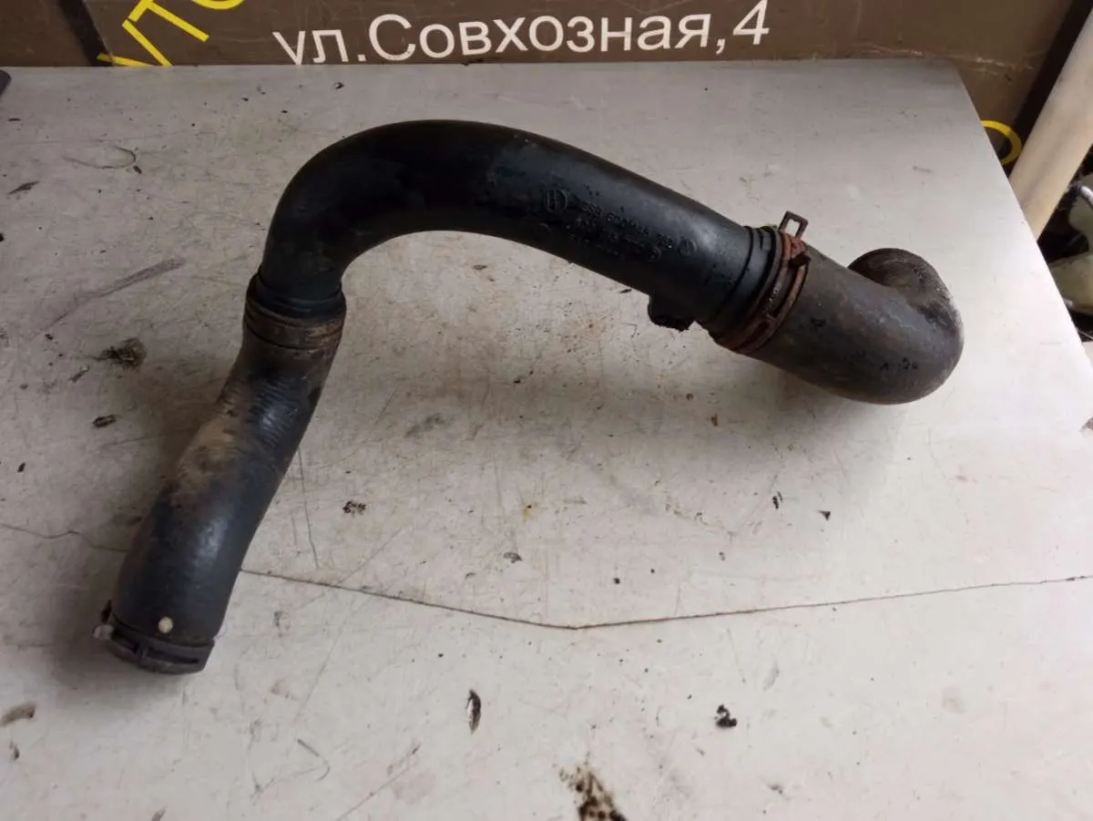 патрубок интеркулера Volkswagen Golf 4 поколение 6Q0145770G