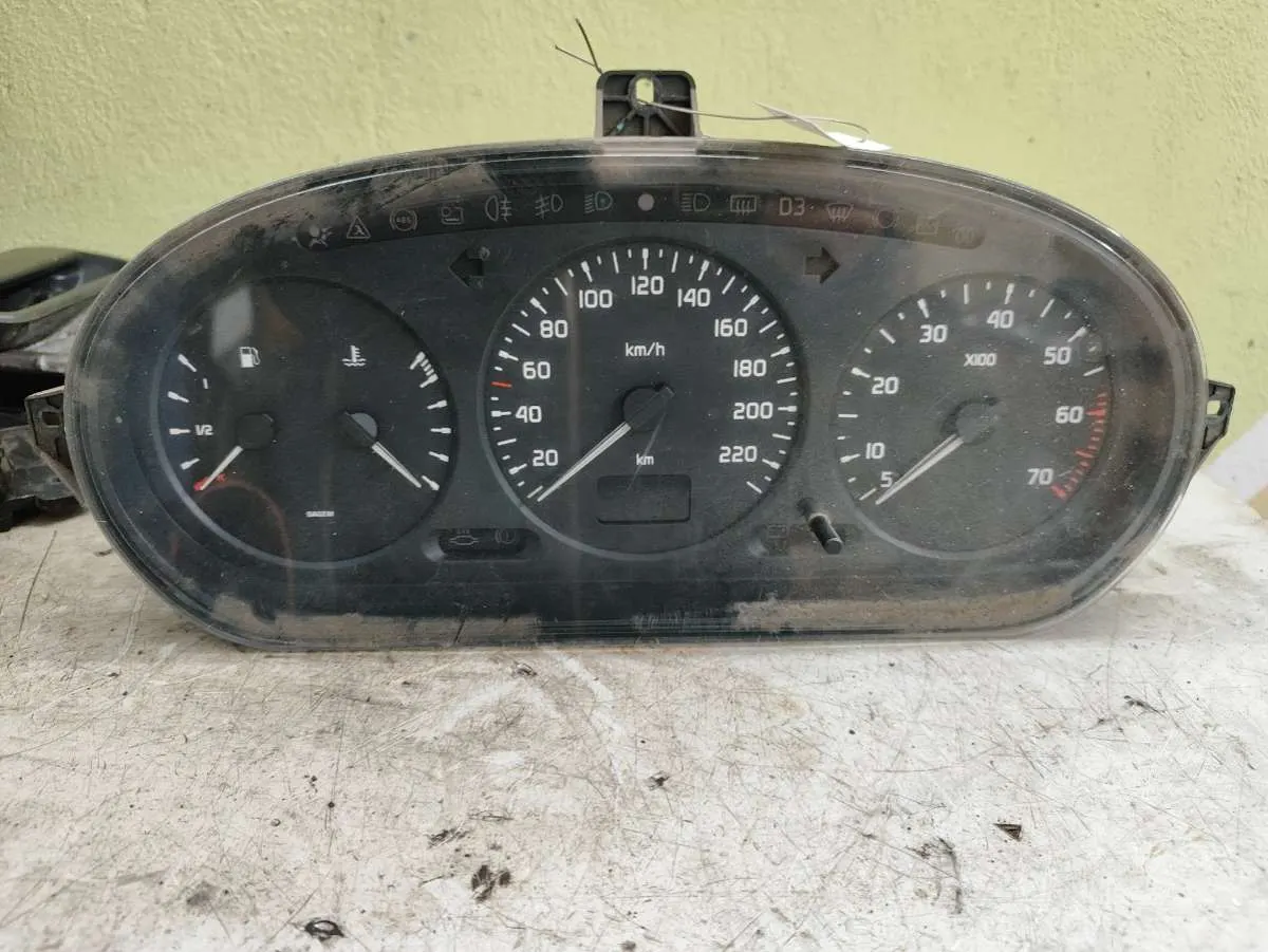 Щиток приборов (приборная панель) Renault Scenic 1 поколение