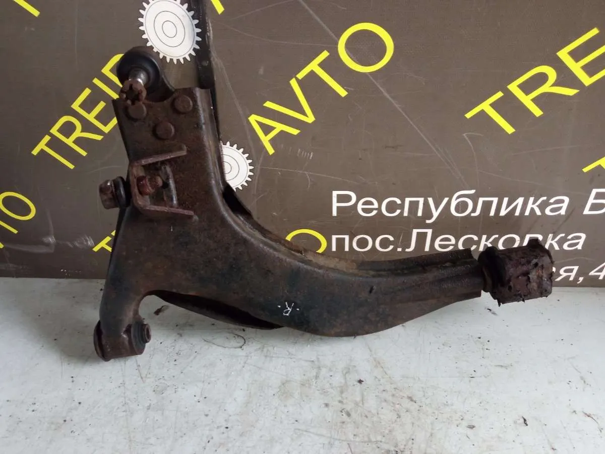 Рычаг передний правый Nissan Serena C23
