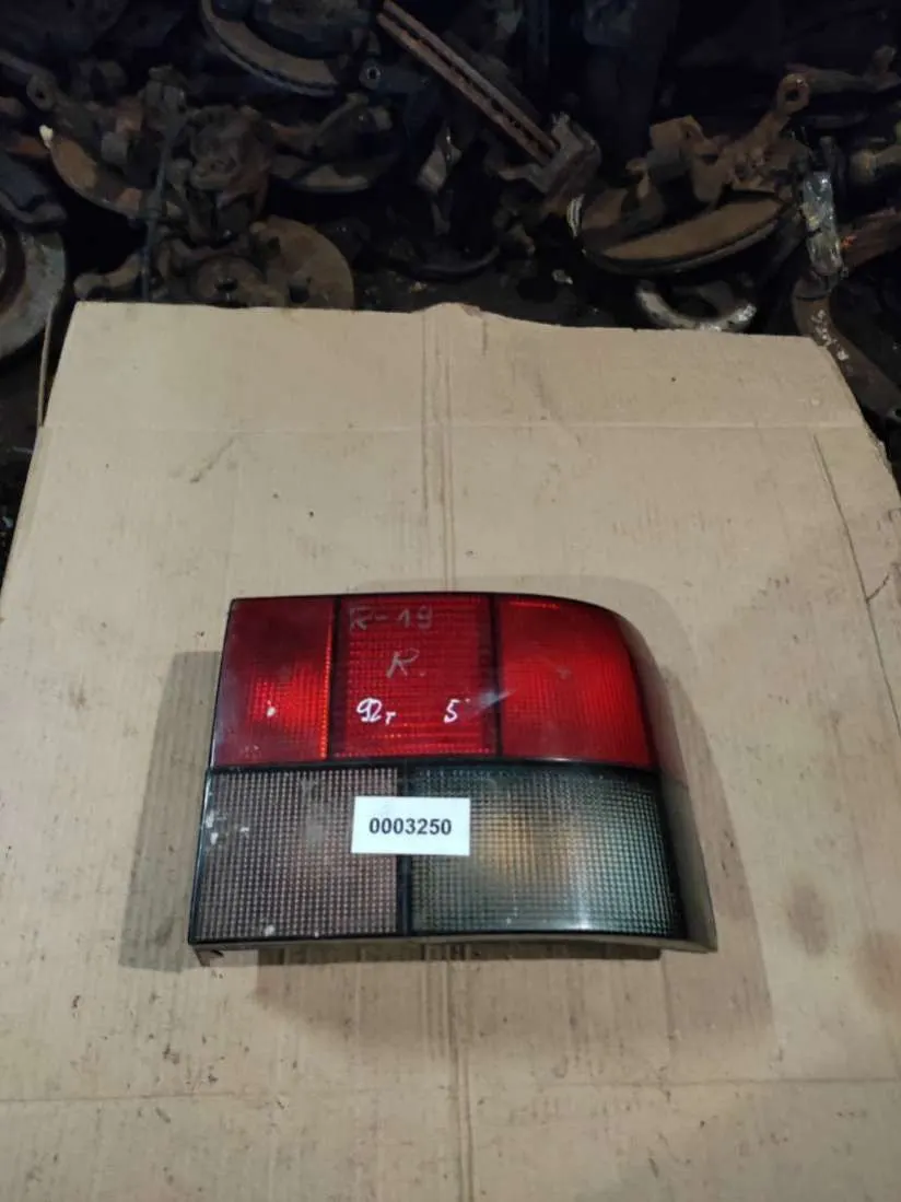 Фонарь задний правый Renault 19 1 поколение