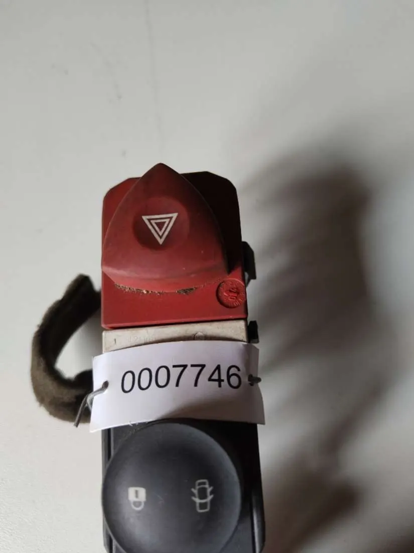 Кнопка аварийки Renault Scenic 2 поколение