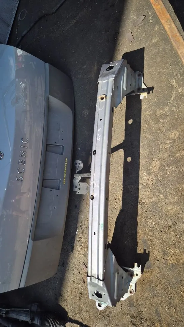 усилитель переднего бампера Renault Scenic 2 поколение