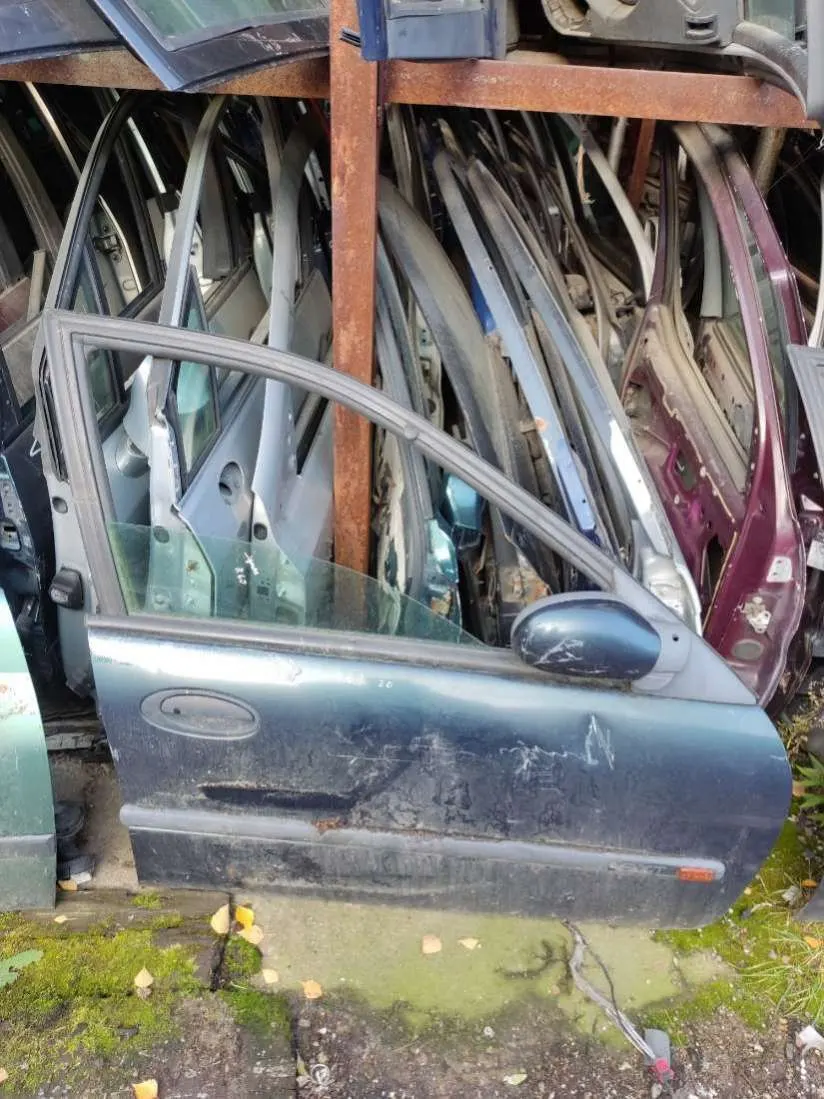Дверь передняя правая Renault Laguna 1 поколение
