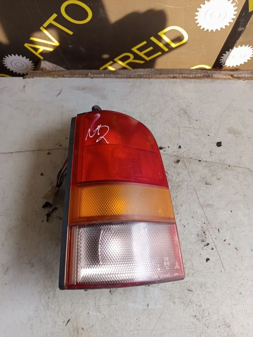 Фонарь задний левый Nissan Sunny Y10 22024555