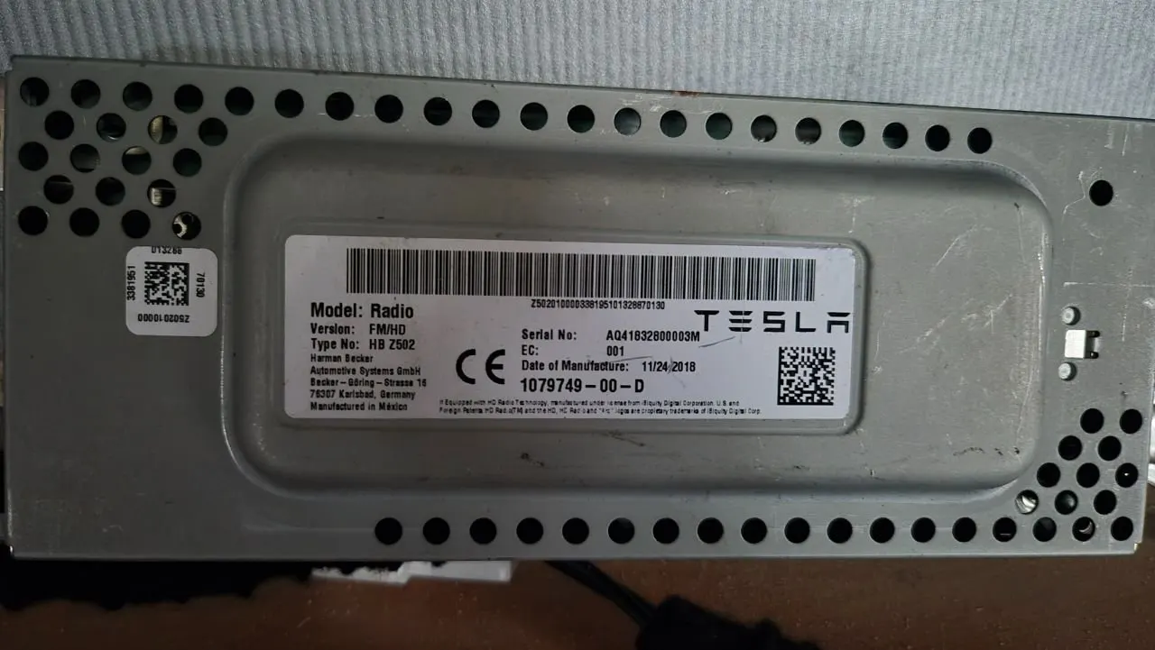 блок радио Tesla Model 3 1 поколение 107974900D