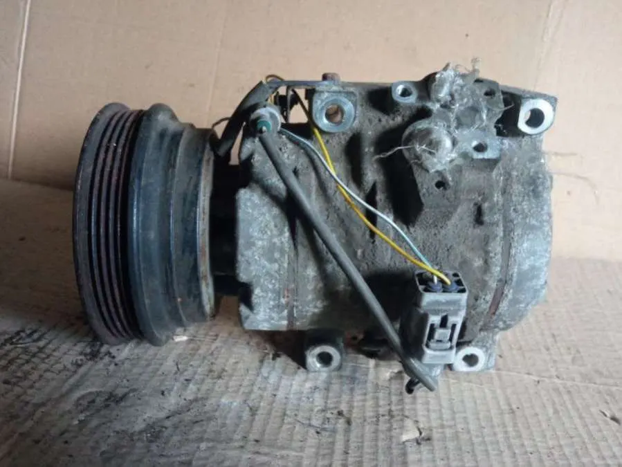 компрессор кондиционера Toyota Avensis 1 поколение Denso 4472203435