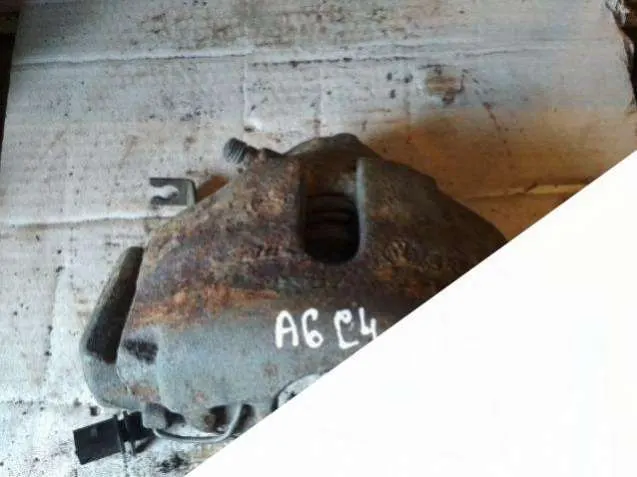 Суппорт передний правый Audi A6 A4/C4
